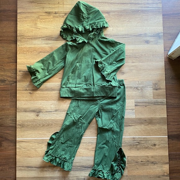 Girls’ Hunter Green Ruffle Set - Picture 3 of 3